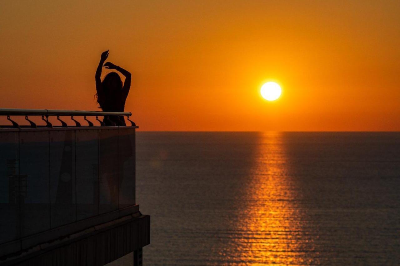 Sunrise Apart-Hotel Batumi Eksteriør billede